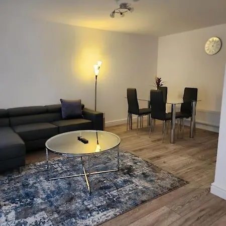 3 Bedroom House - Centre Birmingham