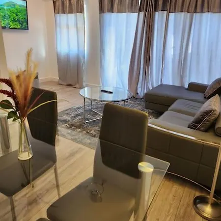 3 Bedroom House - Centre Nyaraló *